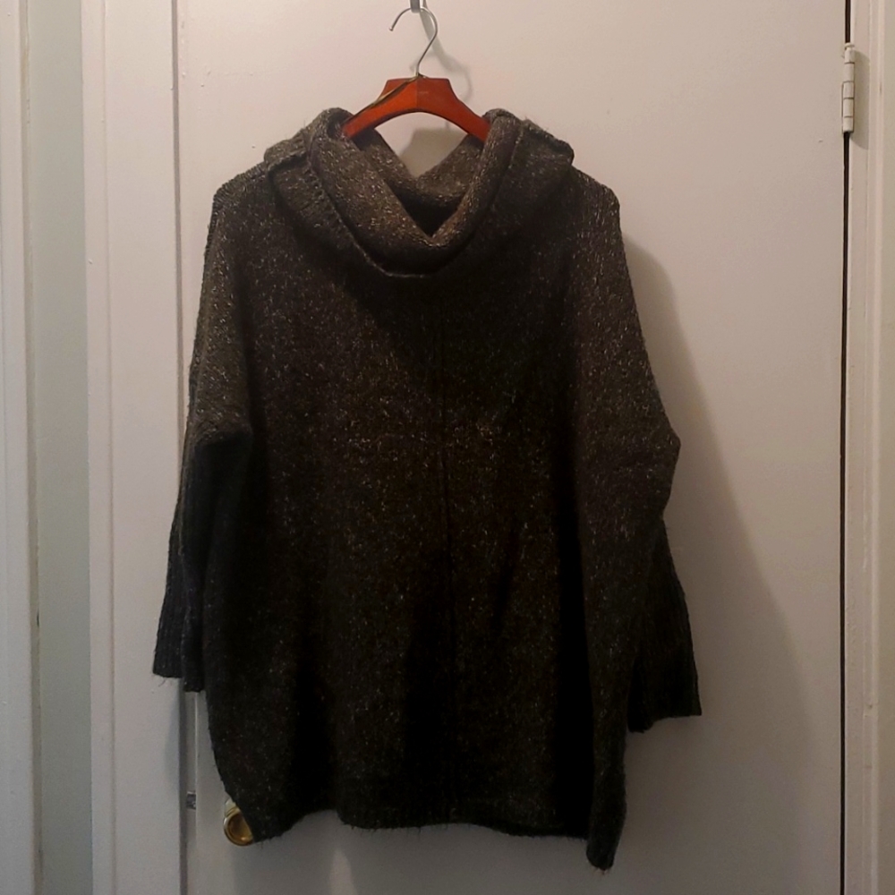 Oversized sweater, cowl neck in a hunter green
